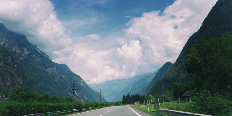 数据驱动与体验为王:数字化时代品牌策划的变革与实战