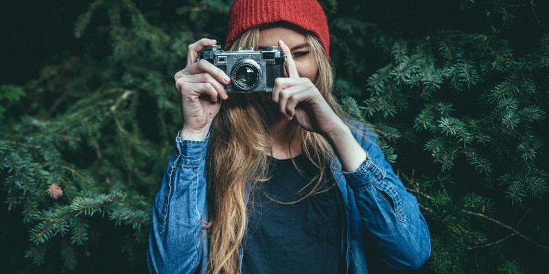 跨越文化鸿沟：全球化品牌如何通过视觉传达与战略设计实现本土化与全球统一的精妙平衡